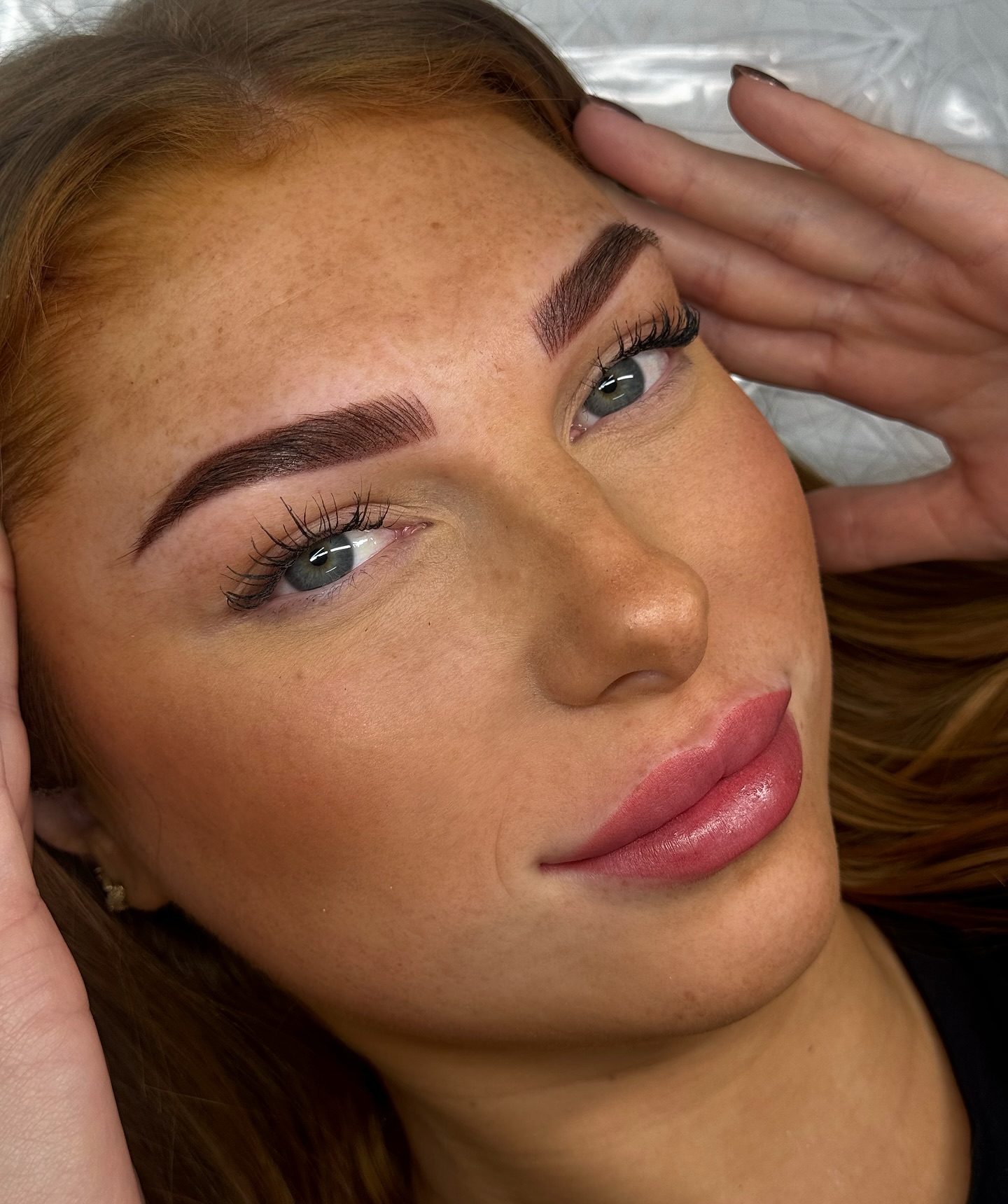 Combination brows blending crisp hairstrokes with soft shading