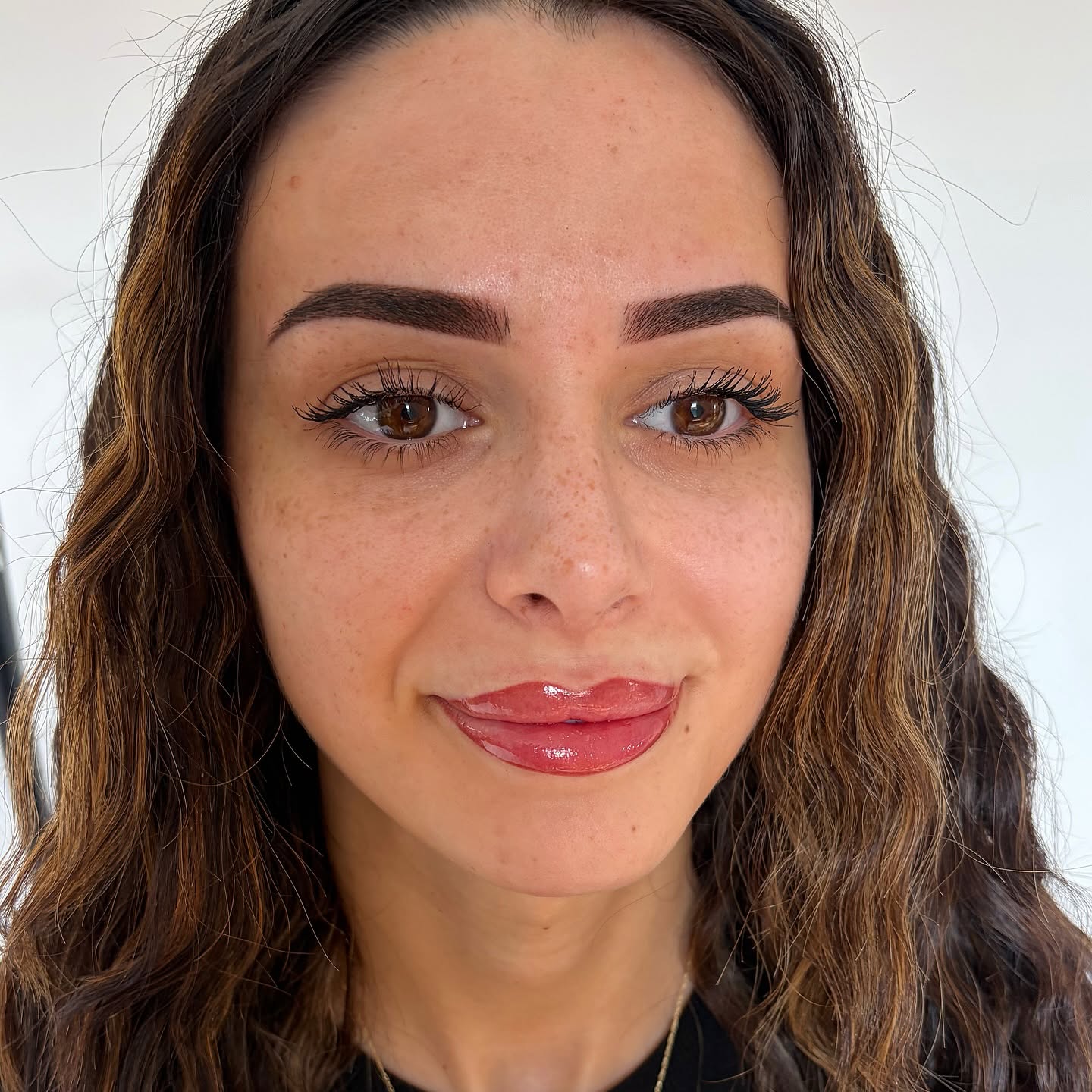 Soft ombre and powder brows with a shaded, makeup-like finish