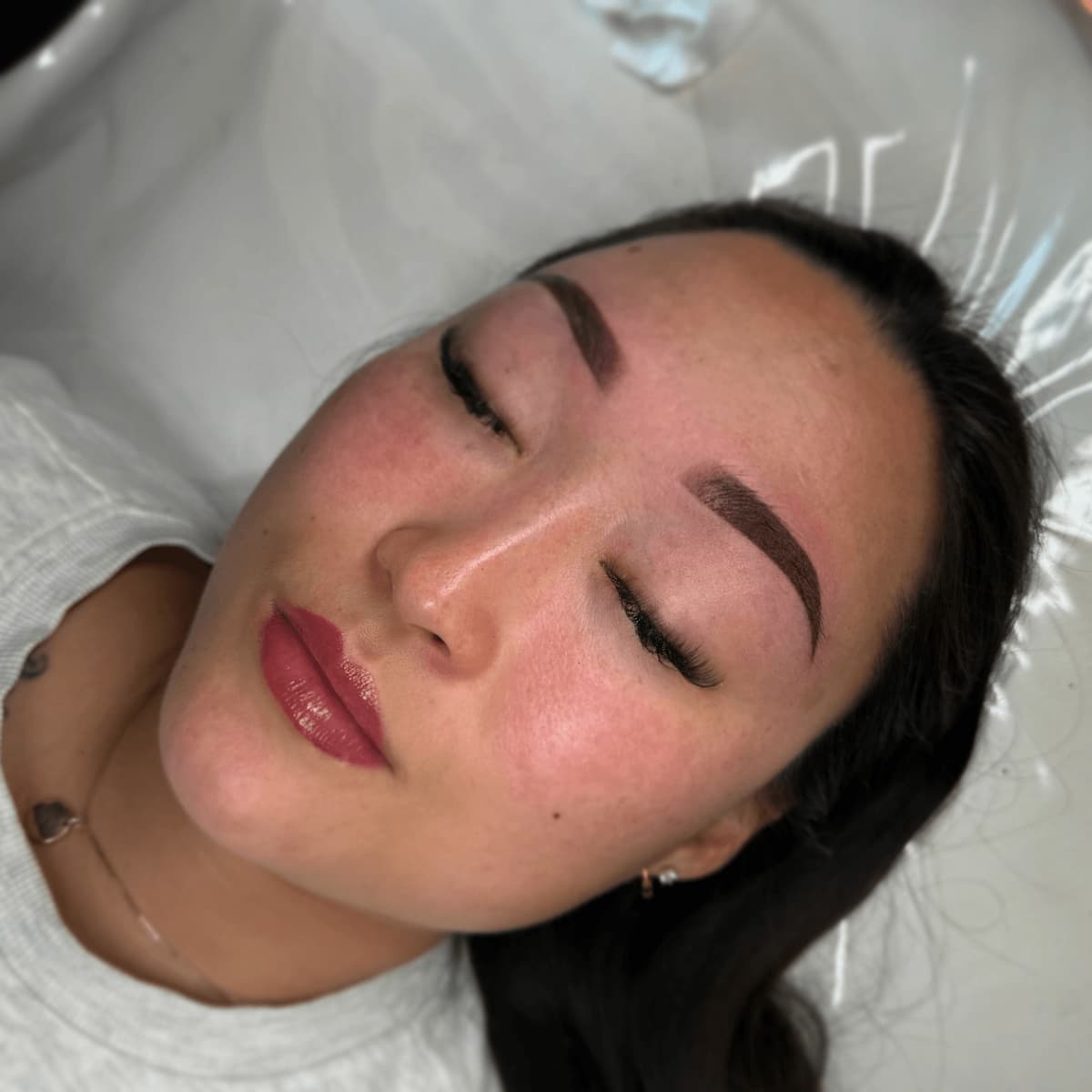 Ombré powder brows
