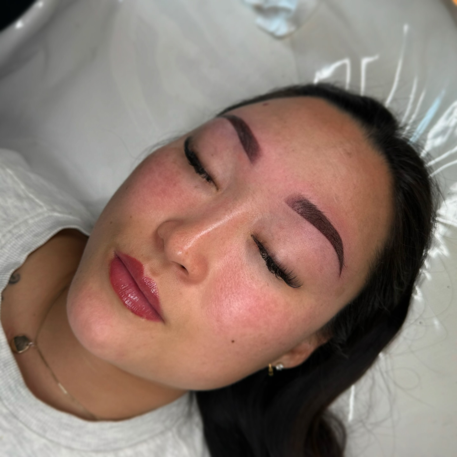 Ombré powder brows